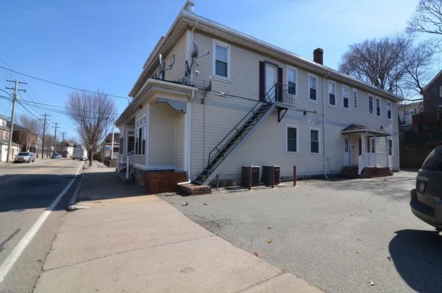 $2,200 | 30 Copeland Street, Unit 3, Quincy, MA 02169