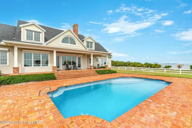 a view of a house with a yard and garage