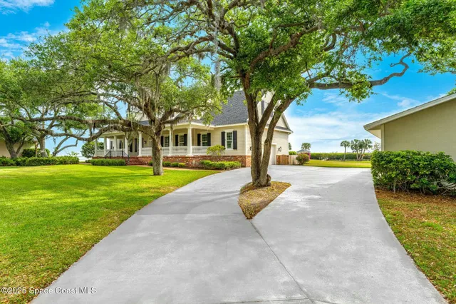 a view of a door of the house