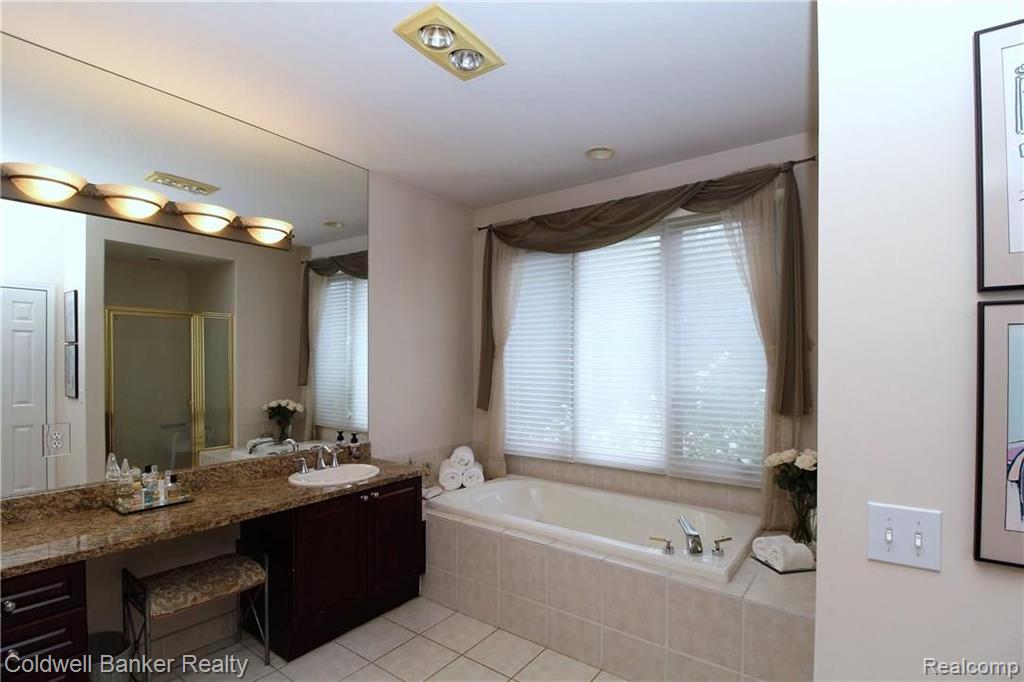 1998 Barrington Court Rochester Hills, MI 48306 - Photo 20 of 37