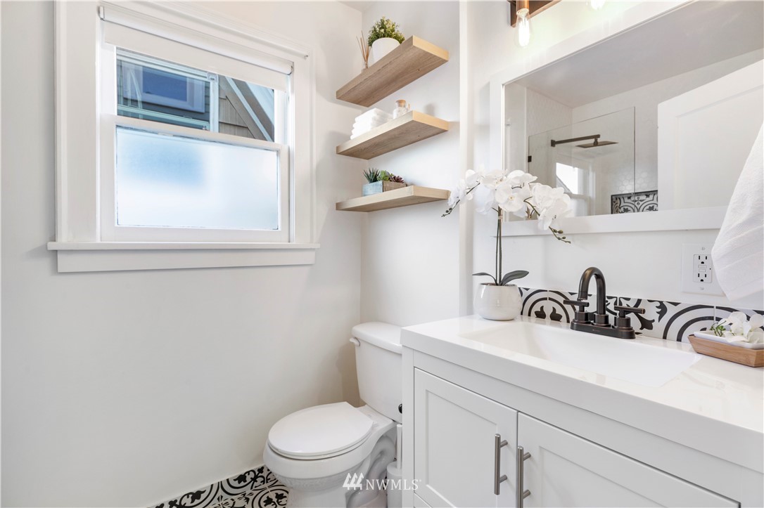 771 North 75th Street Seattle, WA 98103 - Photo 22 of 36