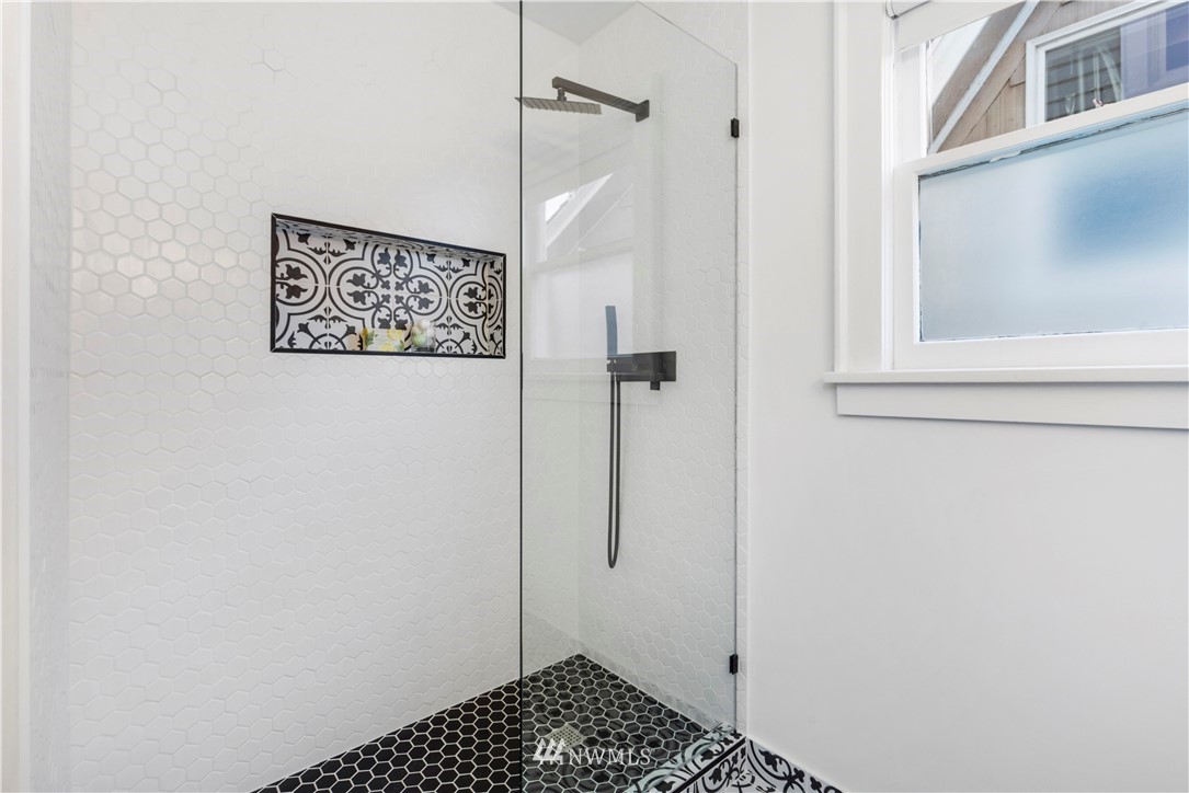 771 North 75th Street Seattle, WA 98103 - Photo 23 of 36