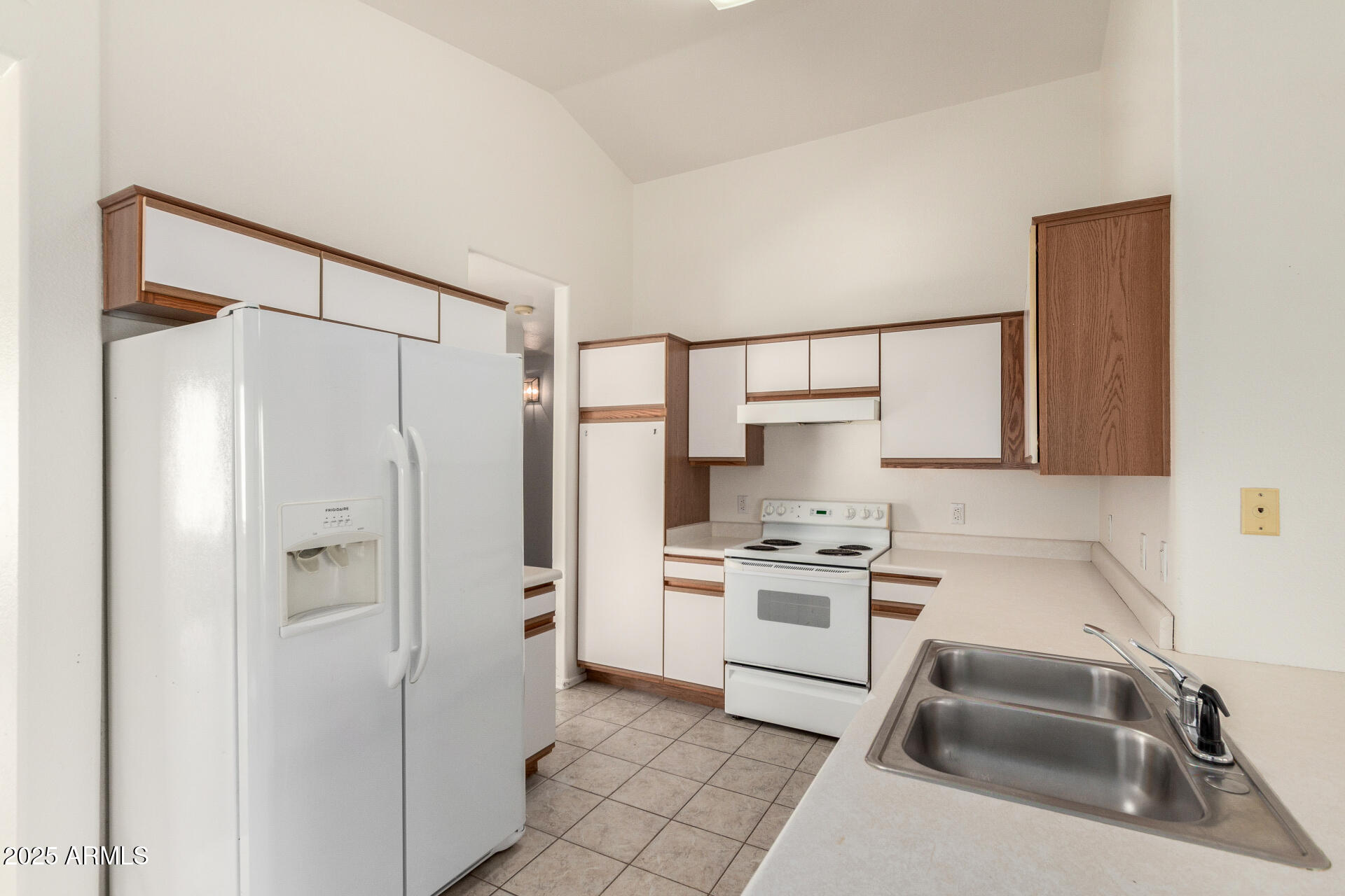 15928 West Smokey Drive Surprise, AZ 85374 - Photo 11 of 26 13 Smokey