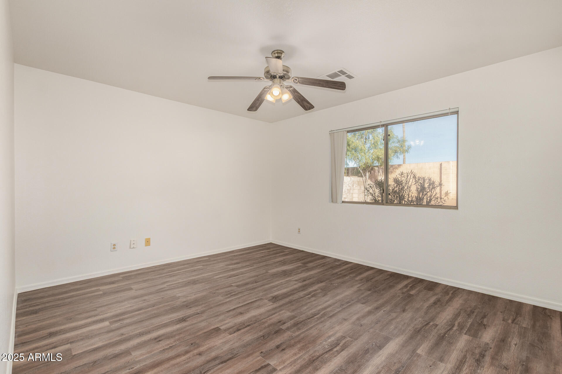 15928 West Smokey Drive Surprise, AZ 85374 - Photo 13 of 26 15 Smokey