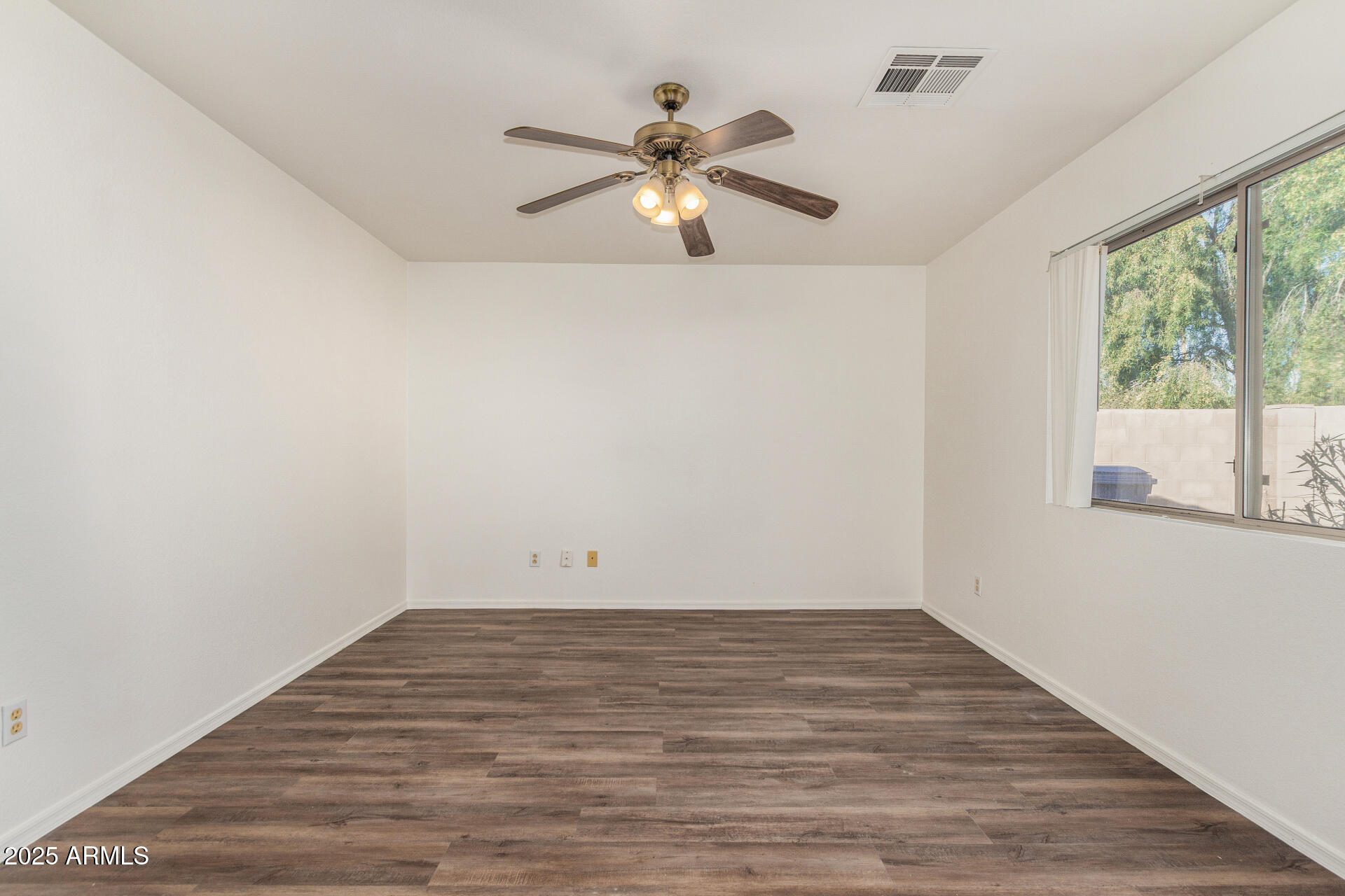 15928 West Smokey Drive Surprise, AZ 85374 - Photo 14 of 26 16 Smokey