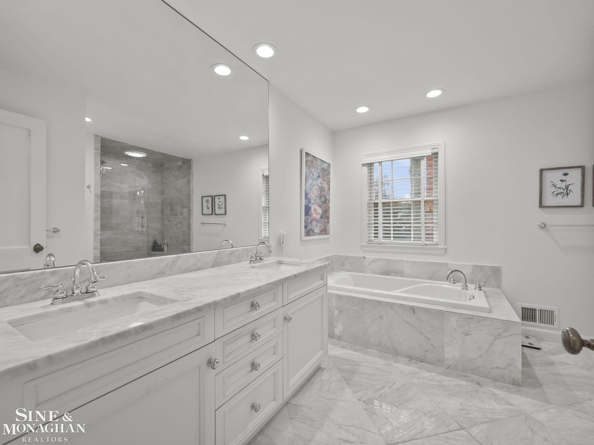 277 Cloverly Road Grosse Pointe, MI 48236 - Photo 16 of 46 Master Bathroom