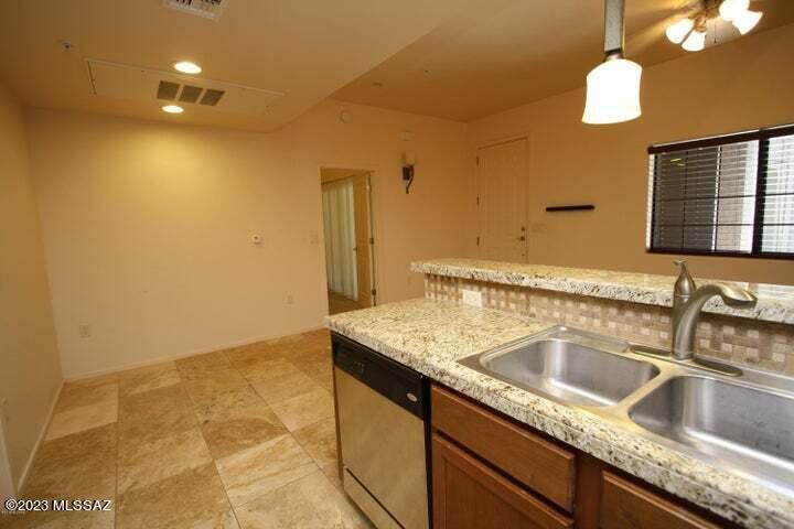 2010 East River Road, Unit 101 Tucson, AZ 85718 - Photo 6 of 10 20200422193658806823000000-o