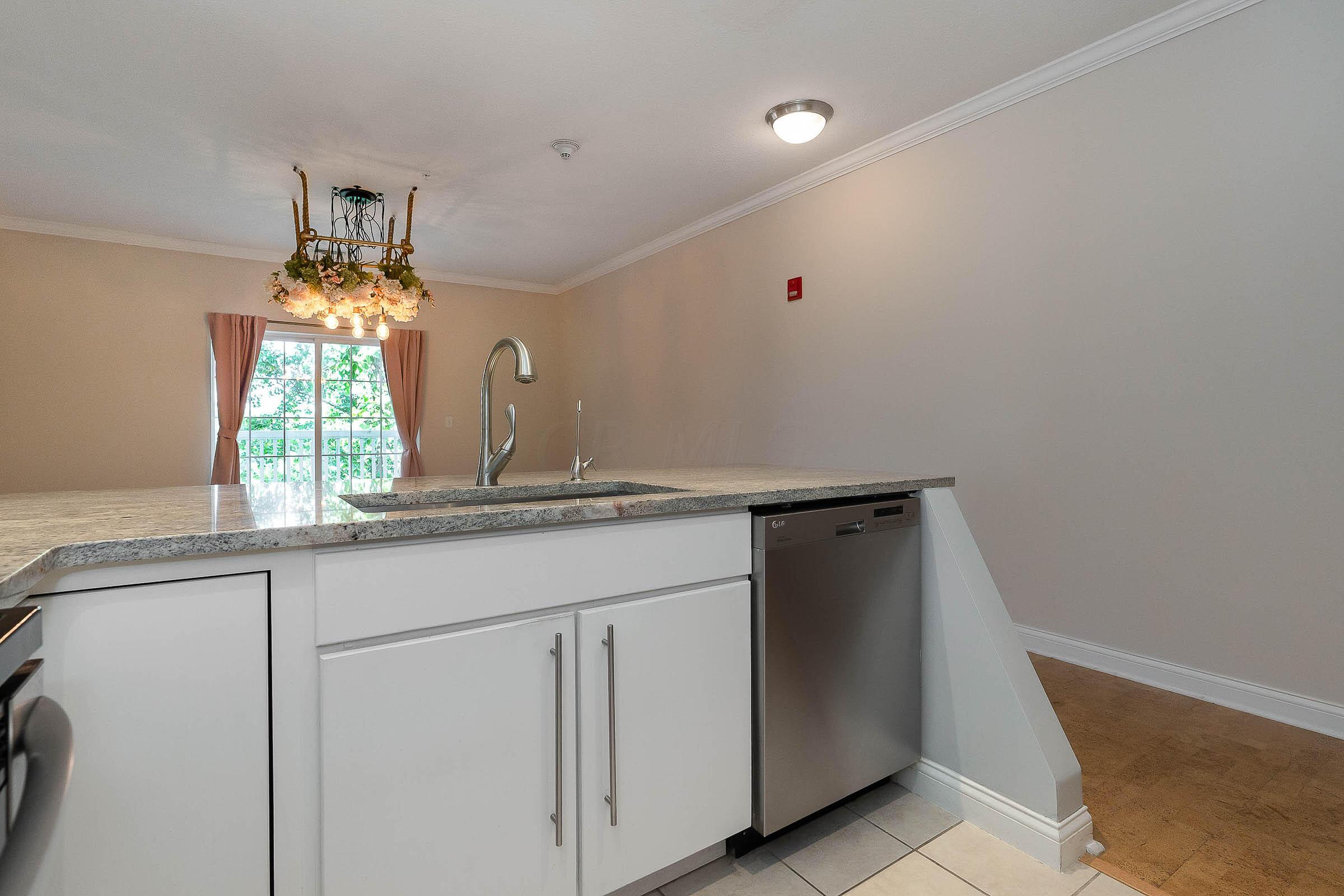 2245 Riverside Drive, Unit 206 Columbus, OH 43221 - Photo 13 of 32