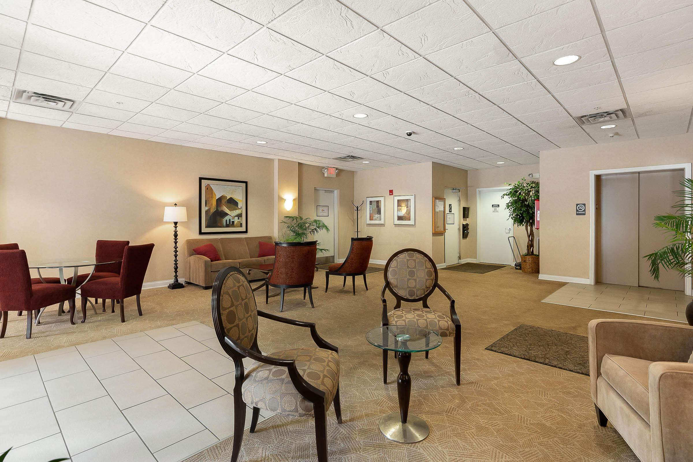 2245 Riverside Drive, Unit 206 Columbus, OH 43221 - Photo 2 of 32