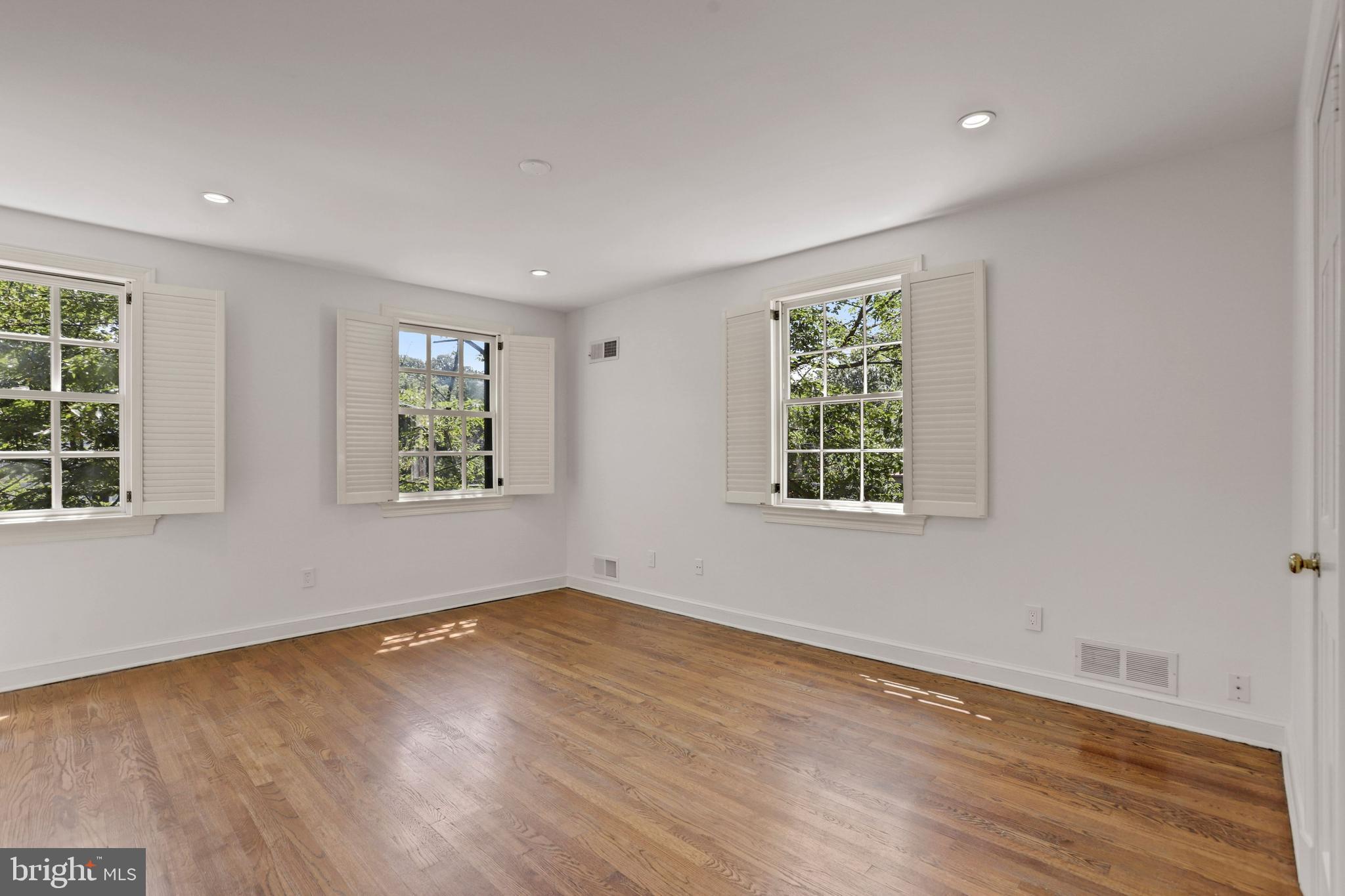 4925 Weaver Terrace Northwest Washington, DC 20016 - Photo 16 of 35 Bedroom 2