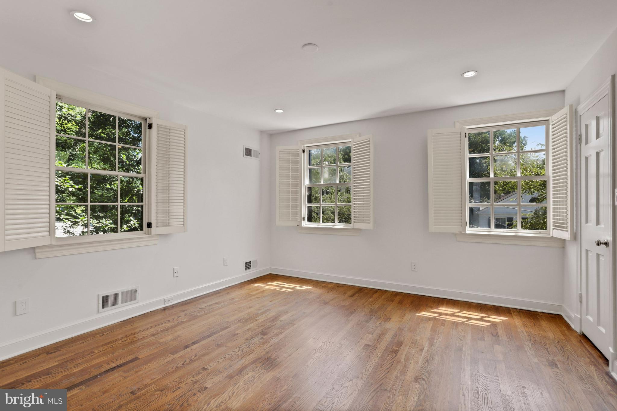 4925 Weaver Terrace Northwest Washington, DC 20016 - Photo 20 of 35 Bedroom 4 / Suite