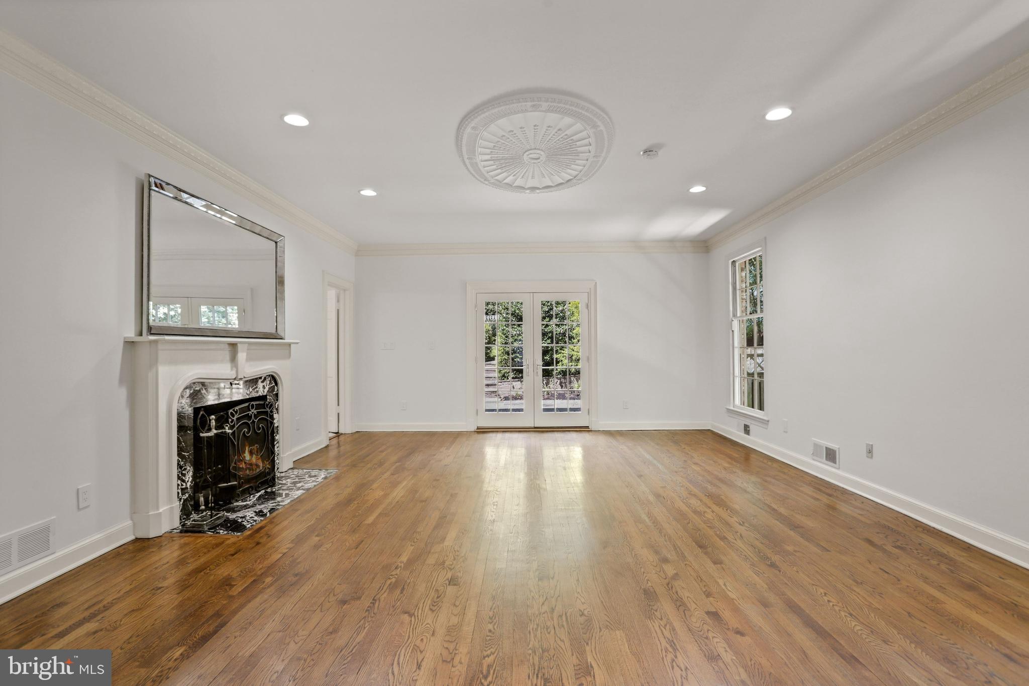 4925 Weaver Terrace Northwest Washington, DC 20016 - Photo 3 of 35 Living room
