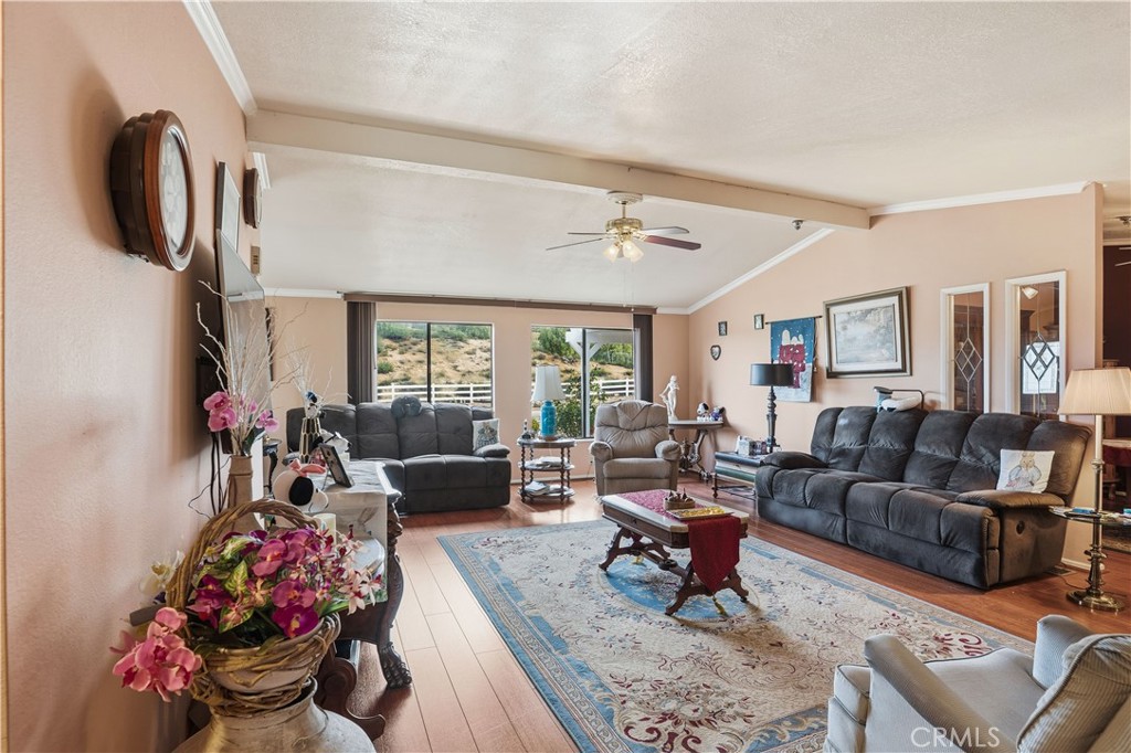 34261 The Farm Road Wildomar, CA 92595 - Photo 5 of 38