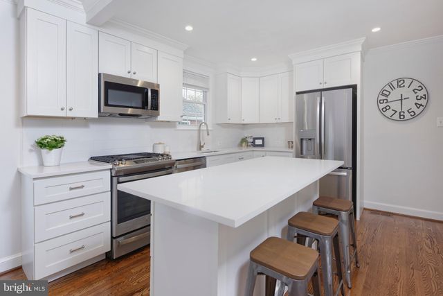 $1,200,000 | 902 Commonwealth Avenue, Alexandria, VA 22301