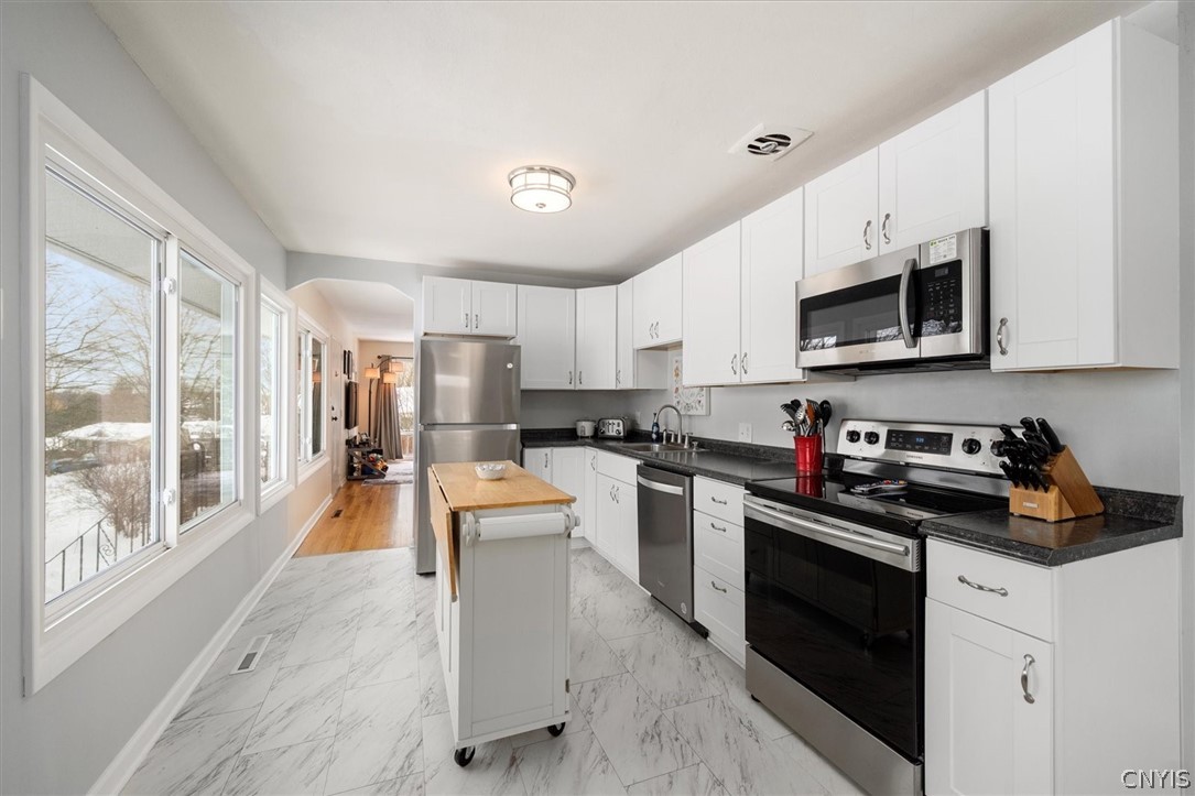 109 Barclay Road Camillus, NY 13031 - Photo 14 of 44