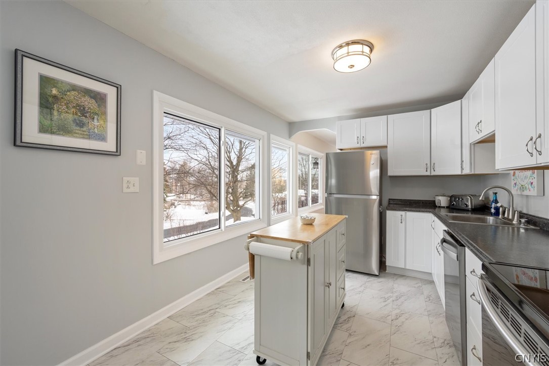 109 Barclay Road Camillus, NY 13031 - Photo 16 of 44