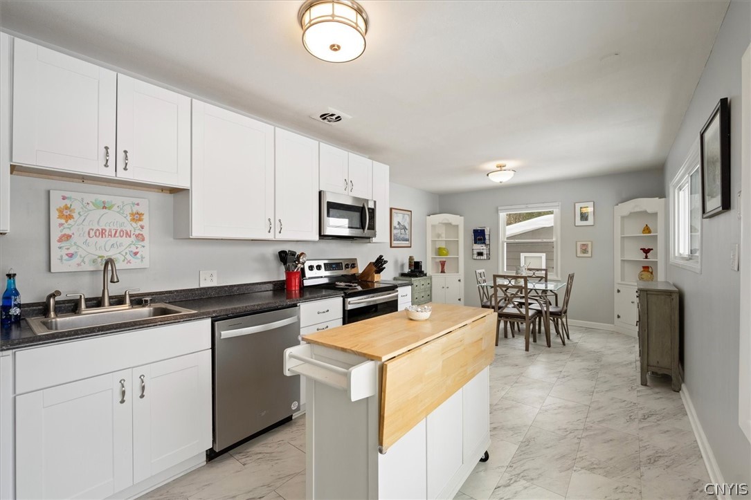 109 Barclay Road Camillus, NY 13031 - Photo 17 of 44