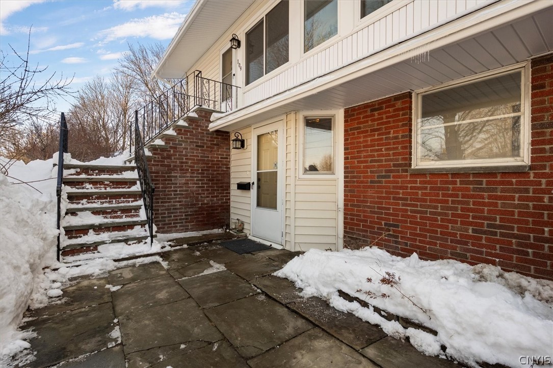 109 Barclay Road Camillus, NY 13031 - Photo 2 of 44