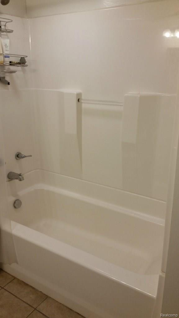 25652 Reeck Road Trenton, MI 48183 - Photo 17 of 21 Basement Tub and Shower Enclosure