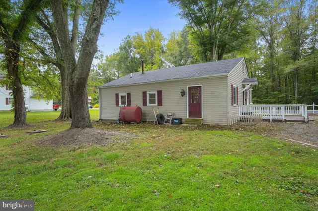 a view of an house with backyard space and garden
