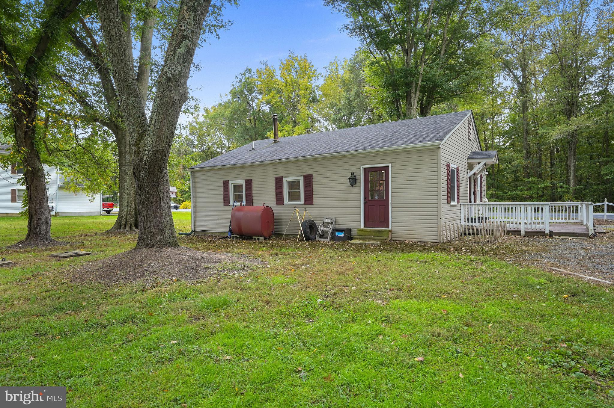 a view of an house with backyard space and garden