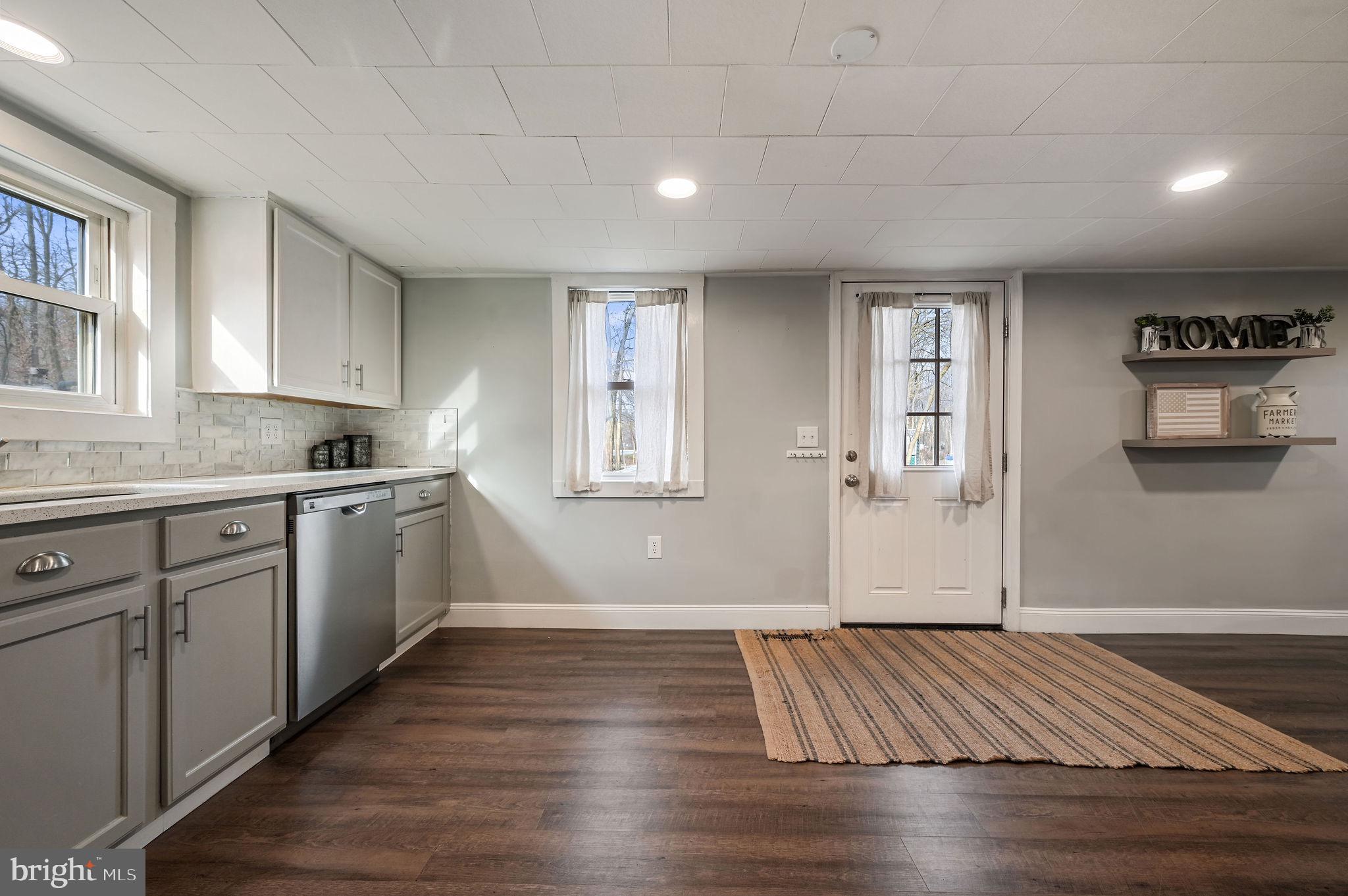 1312 Everetts Corner Road Hartly, DE 19953 - Photo 10 of 24 Side Entrance off Porch into Kitchen