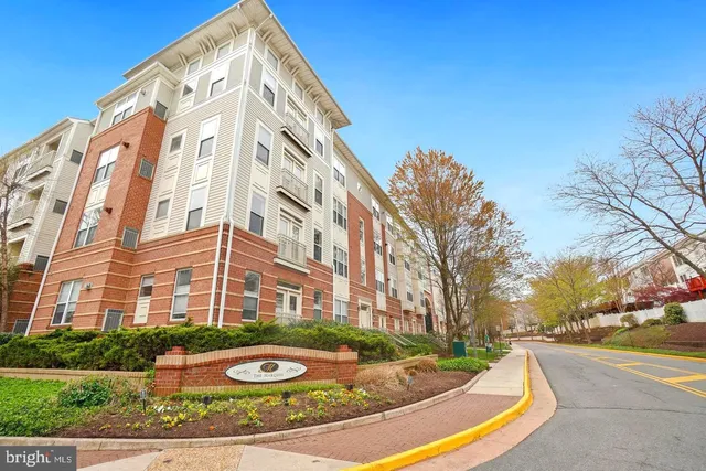 $325,000 | 2791 Centerboro Drive, Unit 370, Vienna, VA 22181