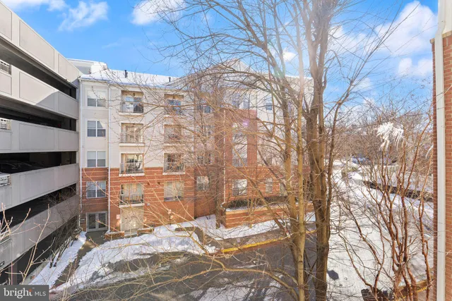 $325,000 | 2791 Centerboro Drive, Unit 370, Vienna, VA 22181