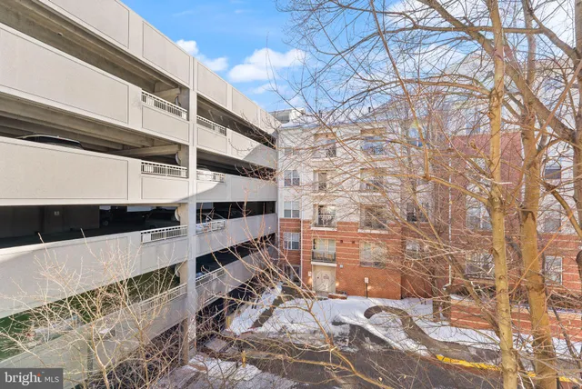 $325,000 | 2791 Centerboro Drive, Unit 370, Vienna, VA 22181
