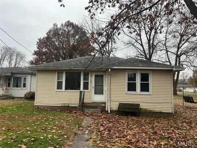 $27,900 | 102 East 4th Street, Hartford, IL 62048