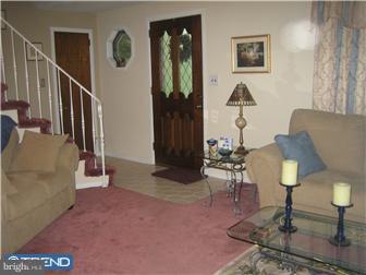 520 Holmes Road Morton, PA 19070 - Photo 4 of 12 Living Room