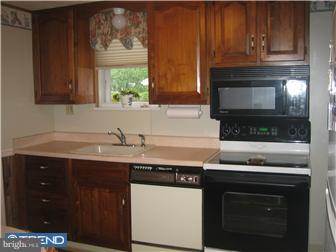 520 Holmes Road Morton, PA 19070 - Photo 6 of 12 Kitchen