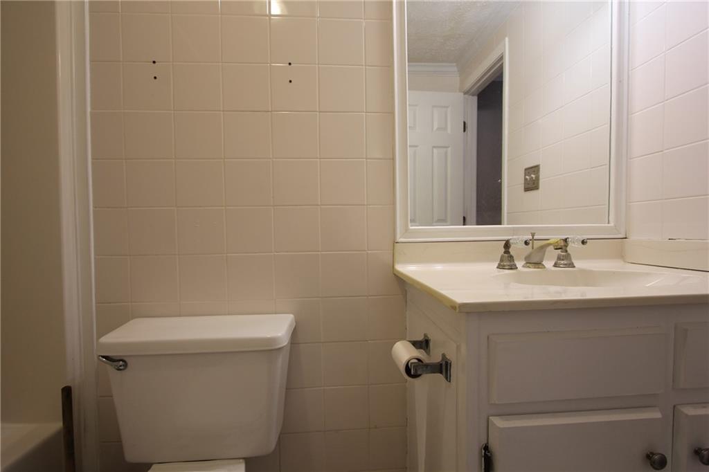 818 Springlake Road Lawrenceville, GA 30045 - Photo 33 of 64