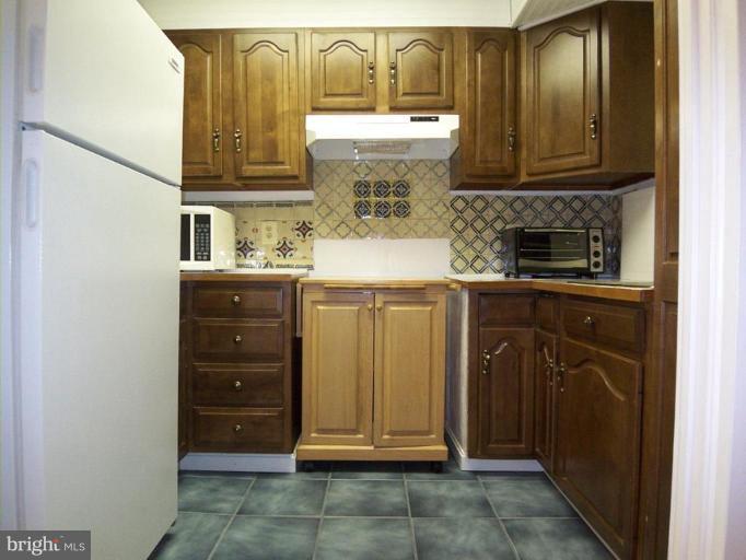 4209 Whitacre Road Fairfax, VA 22032 - Photo 28 of 30 Apartment Kitchen