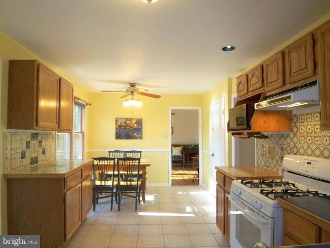 4209 Whitacre Road Fairfax, VA 22032 - Photo 8 of 30 Kitchen