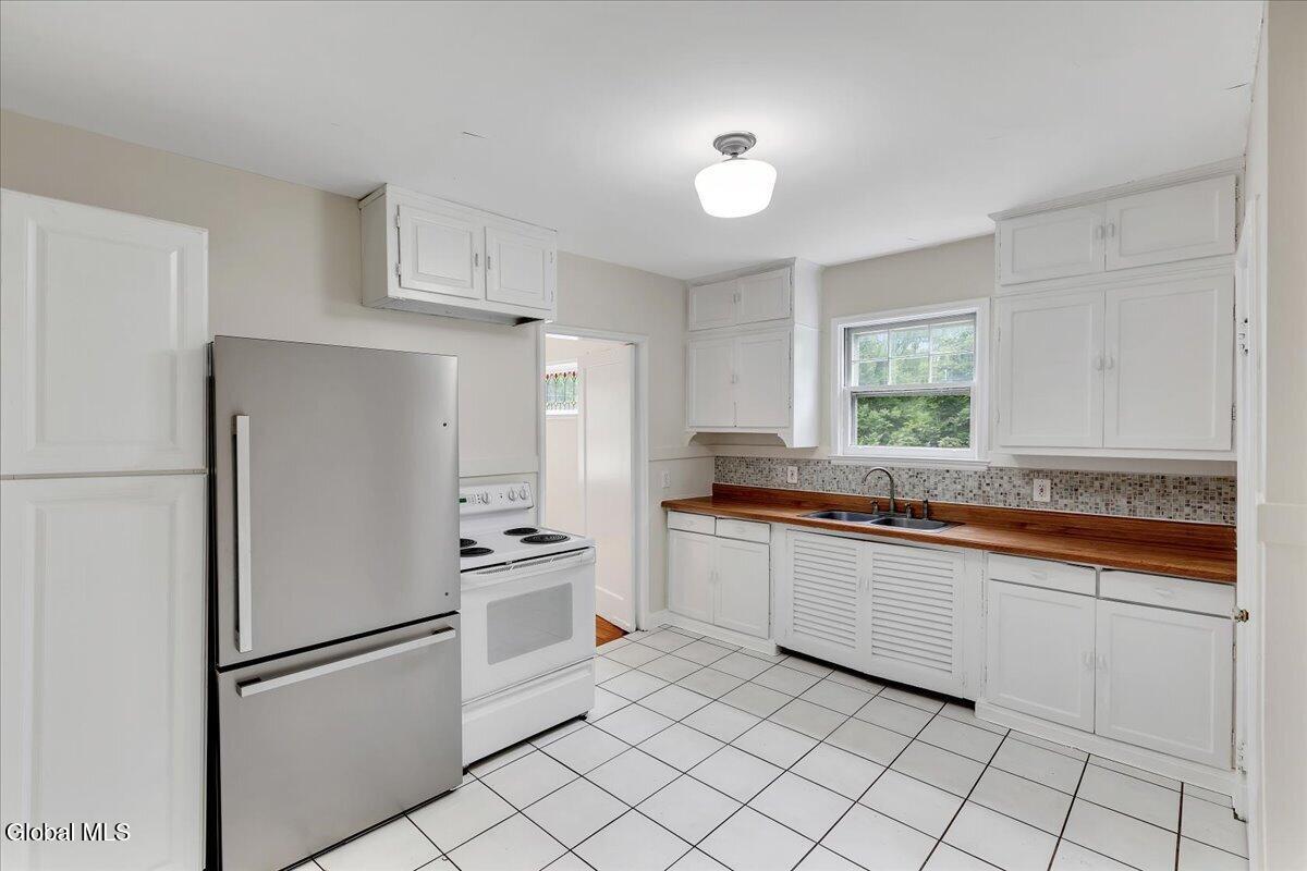 140 Everett Road Colonie, NY 12211 - Photo 11 of 24 12-140 Everett Rd-19