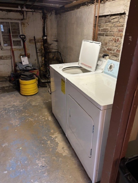 7113 West 71st Street Chicago, IL 60638 - Photo 12 of 16 a utility room with dryer and washer