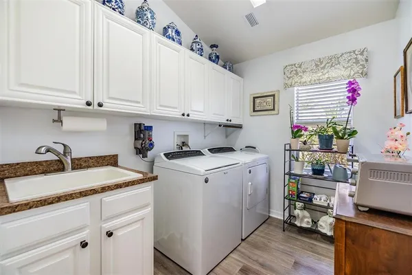 $569,000 | 8721 Crystal Creek Court, Land O Lakes, FL 34638