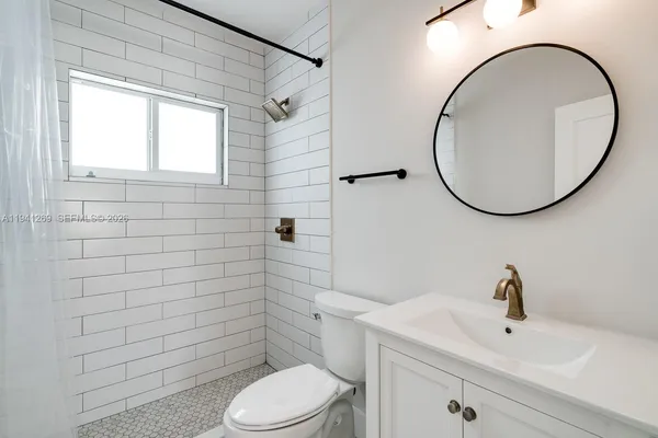 $2,500 | 2922 South Le Jeune Road, Unit 2, Coral Gables, FL 33134