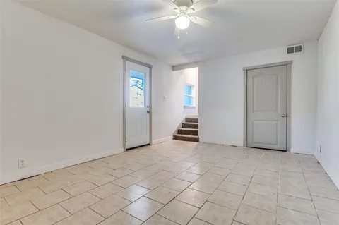 $300,000 | 529 Northeast 4th Street, Grand Prairie, TX 75050