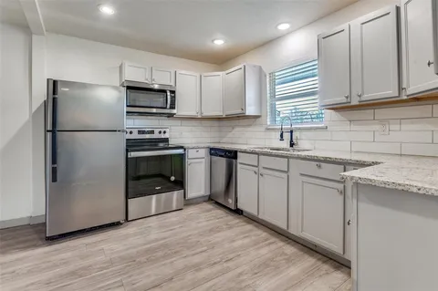 $300,000 | 529 Northeast 4th Street, Grand Prairie, TX 75050