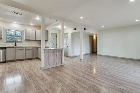 $300,000 | 529 Northeast 4th Street, Grand Prairie, TX 75050