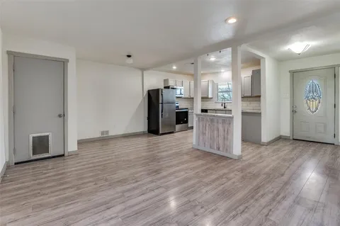 $300,000 | 529 Northeast 4th Street, Grand Prairie, TX 75050