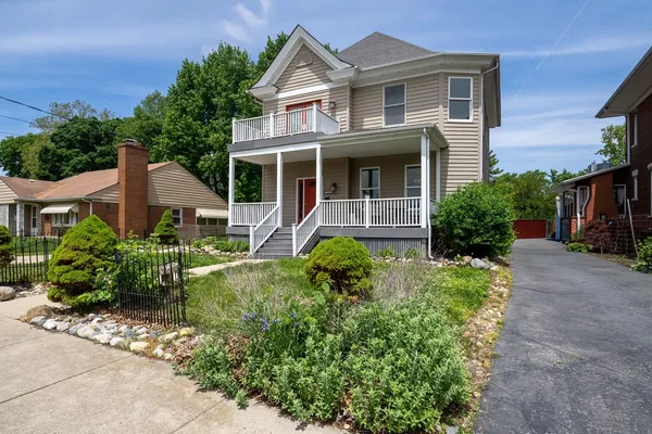 $250,000 | 703 West Wood Street, Bloomington, IL 61701