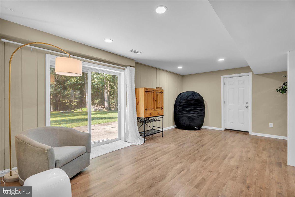 635 Raritan Avenue Atco, NJ 08004 - Photo 25 of 31 Family Room - Outside Access & Access to garage