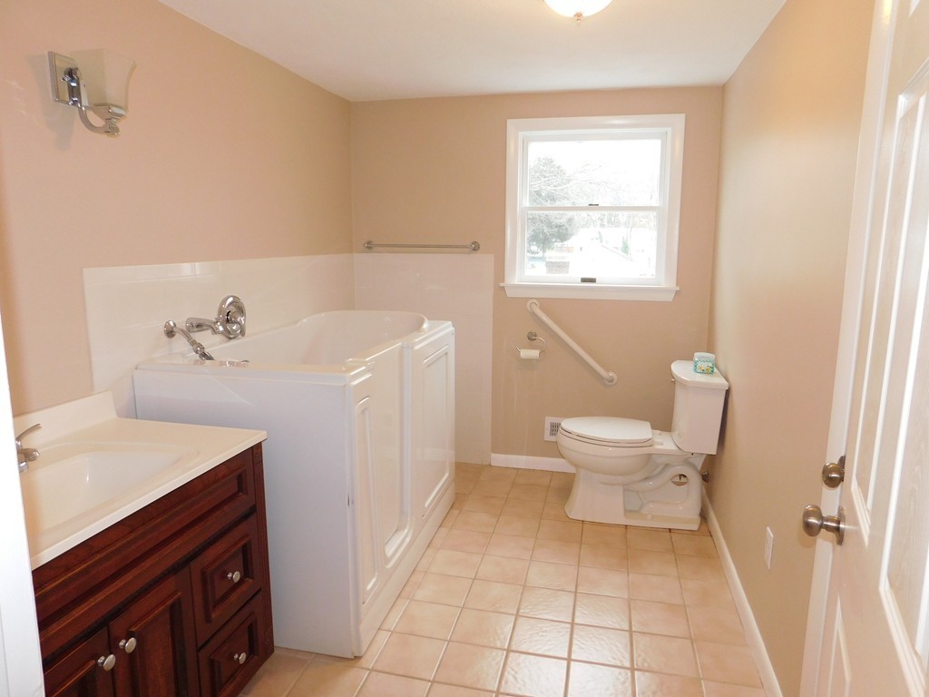 21 Sheehan Road Lynn, MA 01904 - Photo 11 of 26 Gallery Image 11