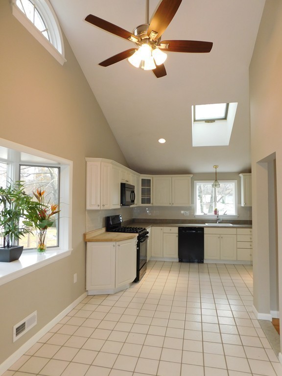 21 Sheehan Road Lynn, MA 01904 - Photo 3 of 26 Gallery Image 3