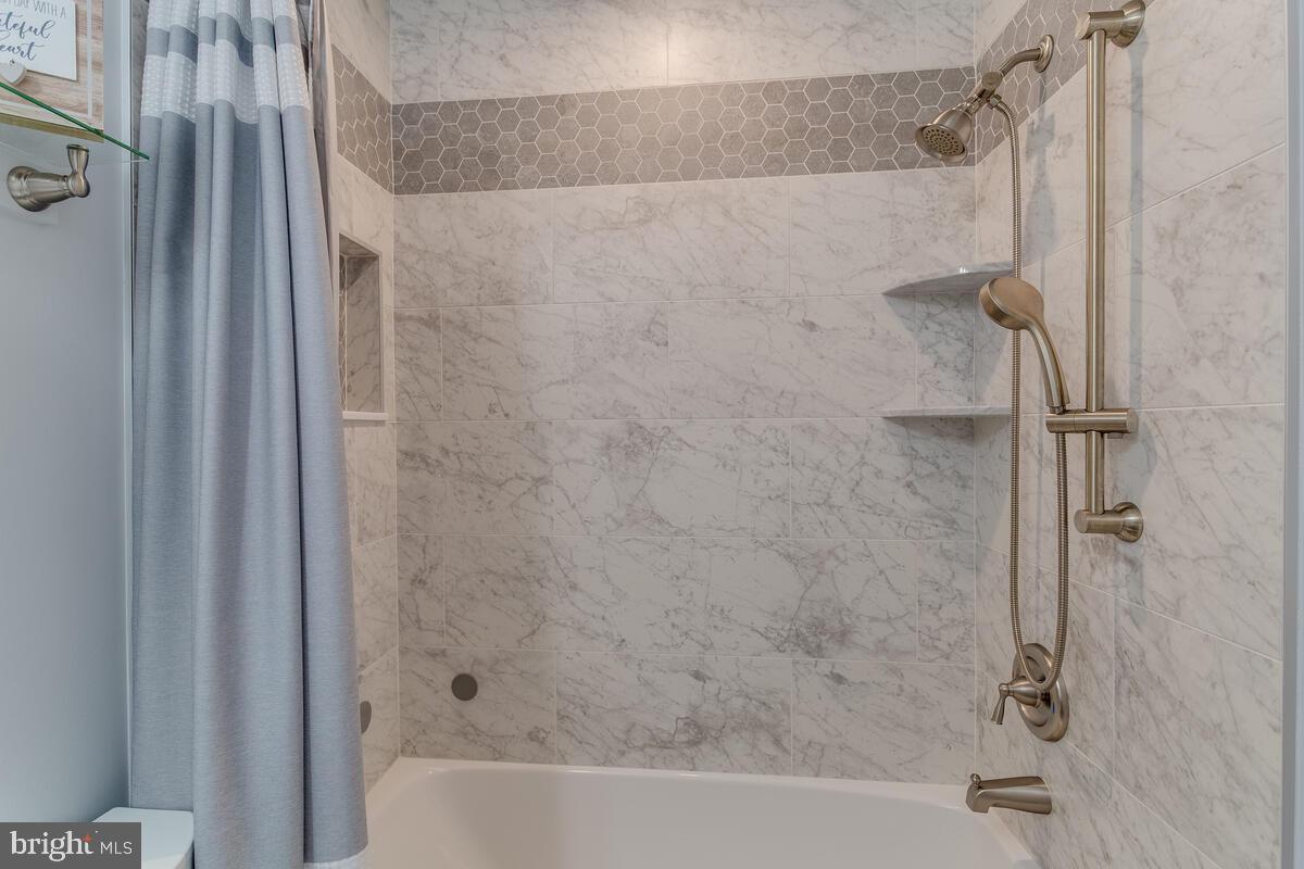 6141 Snowdens Run Road Sykesville, MD 21784 - Photo 67 of 89 Full Hall Bathroom