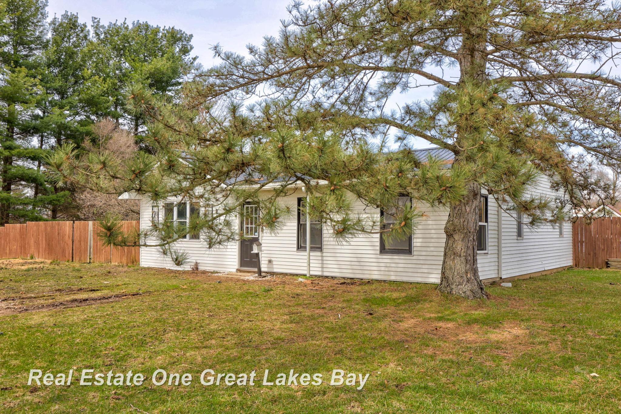8698 Simpson Road Ovid, MI 48866 - Photo 2 of 30