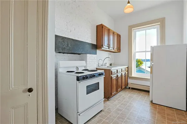 $1,900 | 19 West Broadway, Unit 3E, Nyack, NY 10960
